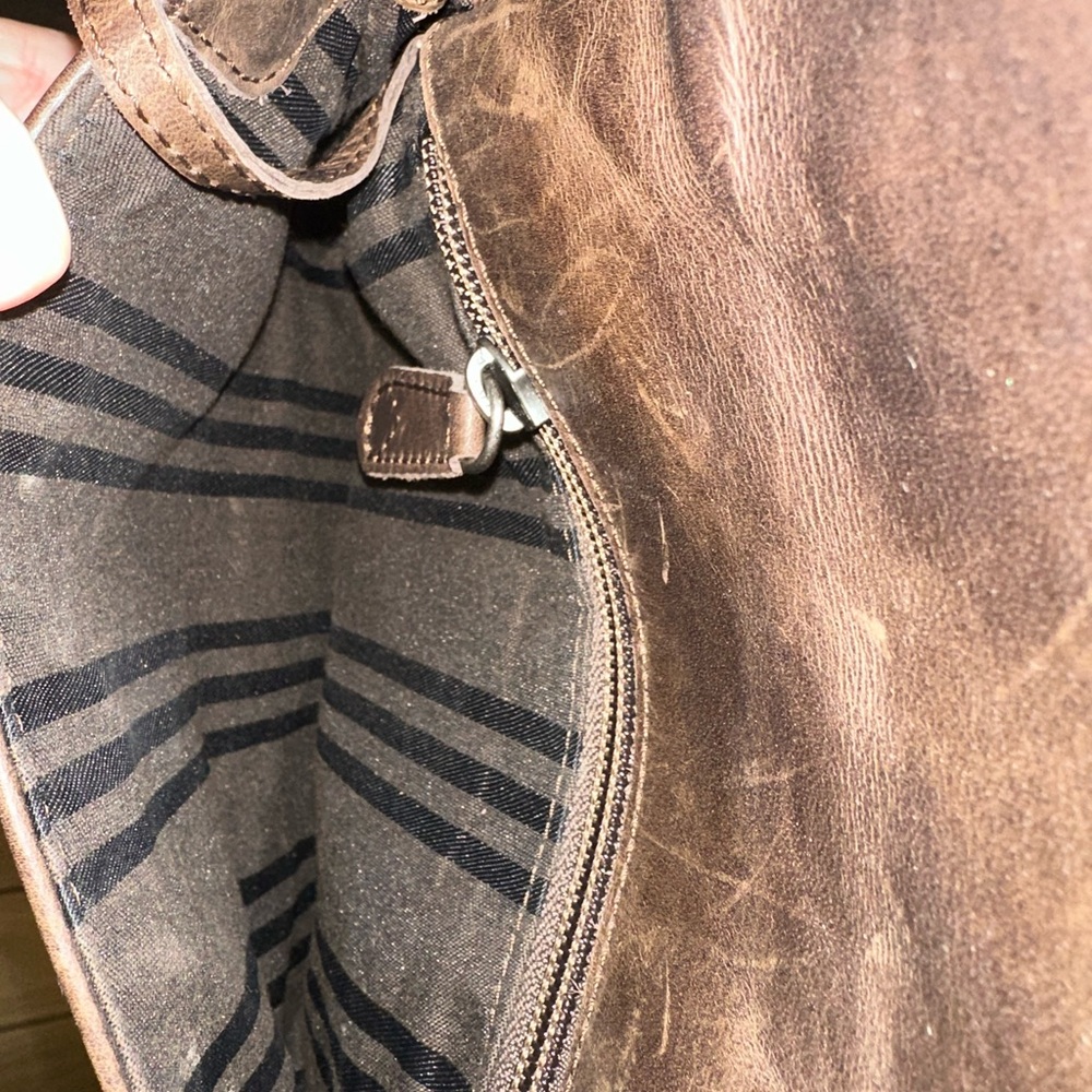 FRYE Brown Distressed Leather Foldover Crossbody Bag 6"H x 8.5"L - Picture 4 of 4